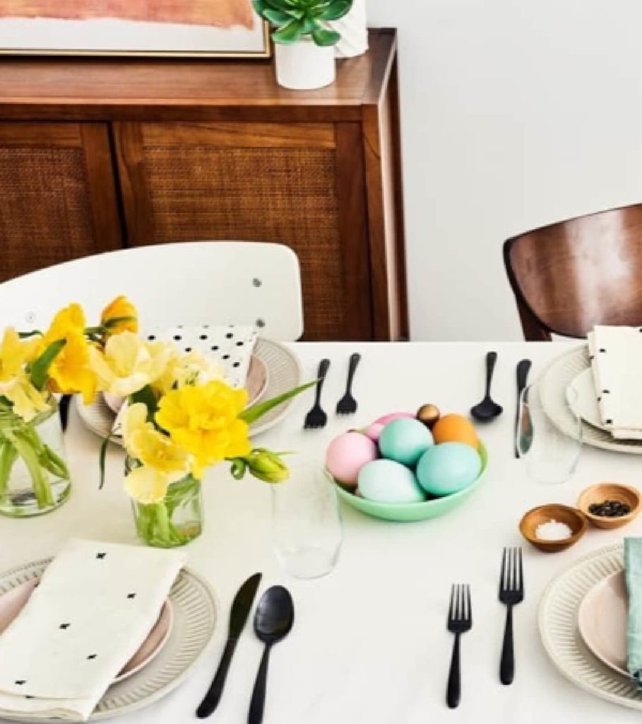 bright Easter tablespace inspiration
